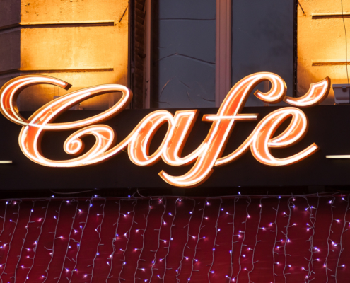 Leuchtwerbung für ein Cafe